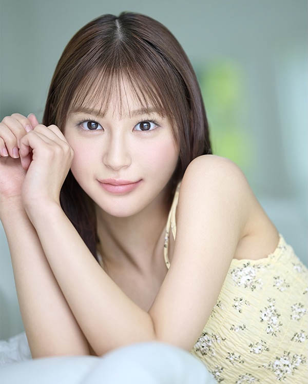 「纯情原石美少女」大尺度中出解禁，「被猛烈进进出出」狂呻吟...