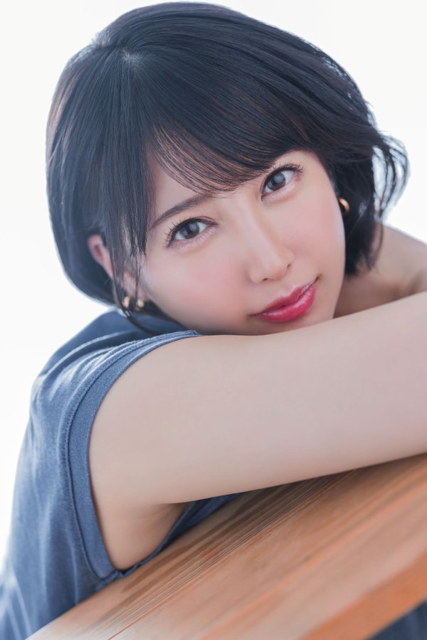 引退作发表！28岁F罩杯雪嫩巨乳美女「夏目响」AV引退作完全燃烧痉挛绝顶！